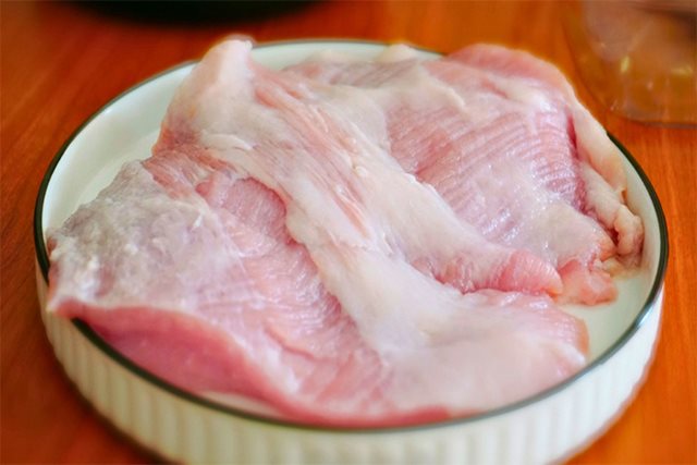 Ai không nên ăn thịt lợn nọng?